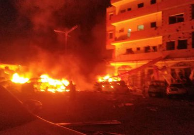 فيديو.. تفاصيل انفجار سيارة بجوار فندق مطار عدن