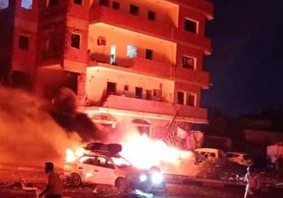 5 شهداء في تفجير سيارة مفخخة أمام مطار عدن