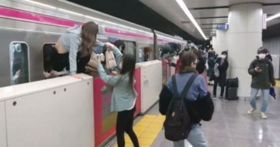 إصابة 6 أشخاص في حادث طعن بمترو طوكيو