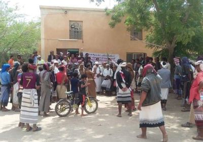 اعتصام نصاب يستنكر اقتحام الإخوان معسكر العلم