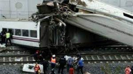 إصابة 13 شخصًا في تصادم قطارين بإنجلترا