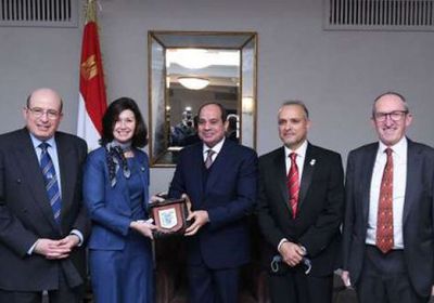 السيسي يلتقي رئيسة الكلية الملكية البريطانية للأطباء والجراحين