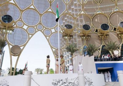 محمد بن راشد يحتفل برفع علم الإمارات أمام 190 دولة