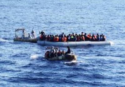 منظمة إنسانية تدعو لإنقاذ 75 مهاجرًا معلقين في البحر المتوسط