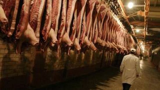 بريطانيا تبدأ بنقل الذبائح إلى الخارج بسبب نقص الجزارين
