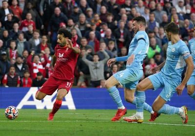 صلاح ينافس رونالدو على جائزة أجمل أهداف الدوري الإنجليزي