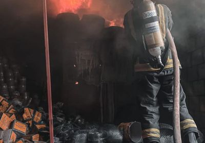 السيطرة على حريق ضخم فى مستودع لمواد البناء بالسعودية
