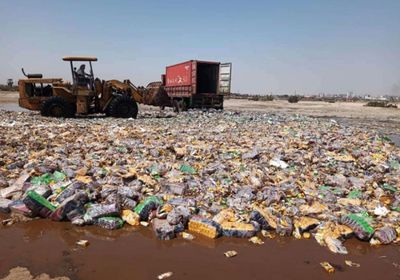 مصادرة 3 شحنات أغذية مخالفة في ميناء عدن