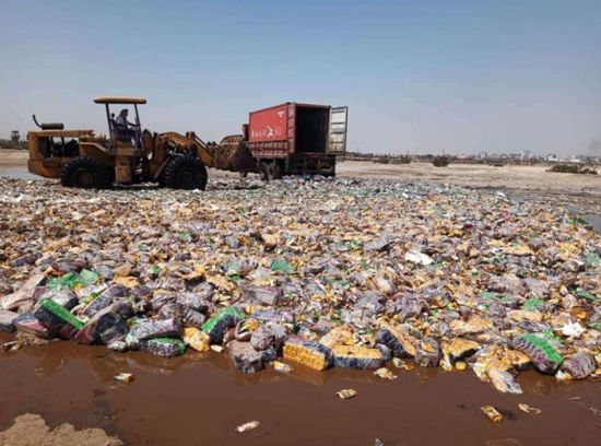 مصادرة 3 شحنات أغذية مخالفة في ميناء عدن