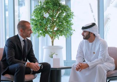 منصور بن راشد يلتقي رئيس "اليويفا" في إكسبو
