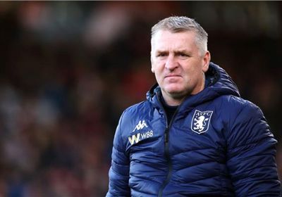 أستون فيلا يقيل دين سميث لسوء نتائج الفريق