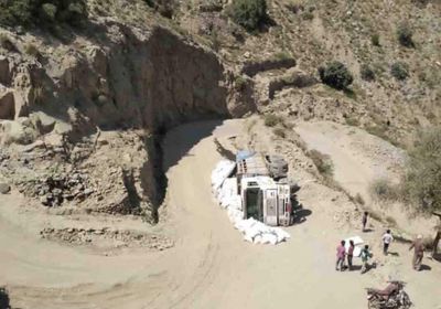 انقلاب شاحنة على طريق هيجة العبد