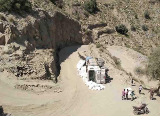 انقلاب شاحنة على طريق هيجة العبد