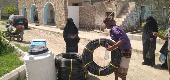 "الزراعة" توزع شبكات ري في خنفر