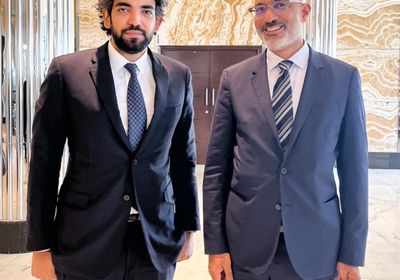 البيض يدعو لإنهاء الأزمة الإنسانية.. ويندد بالاعتداء على "العلم"