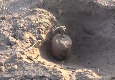 تفكيك عشرات الألغام الحوثية الفردية في حيس