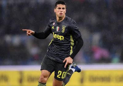 نيفيل: نصحت مانشستر يونايتد بالتعاقد مع كانسيلو