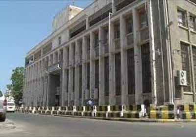 "المركزي" يزعم توفير العملة الصعبة بطرح 15 مليون دولار