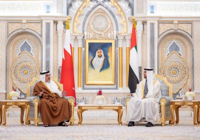 محمد بن زايد يبحث مع ولي عهد البحرين العلاقات الثنائية