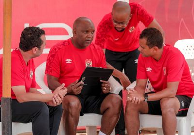 موسيماني يبلغ الأهلي استغناءه عن عدد من اللاعبين