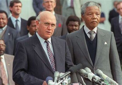 من هو فريدريك دي كليرك رئيس جنوب إفريقيا الأسبق؟.. أنهى العنصرية بمعاونة "مانديلا"