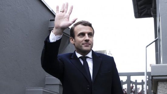 ماكرون يستضيف رؤساء بوركينافاسو ونيجيريا وتشاد