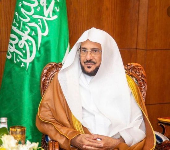 مدون يشيد بجهود وزير الشؤون الإسلامية السعودي