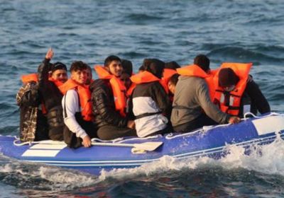 فرنسا: فقدان 3 مهاجرين بعد محاولتهم العبور في زورق إلى بريطانيا