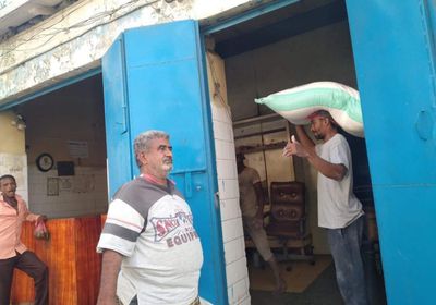 مخابز الروتي في المعلا تستقبل الدقيق المدعوم