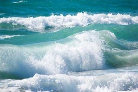 تحذيرات للصيادين من اضطرابات بحرية في باب المندب