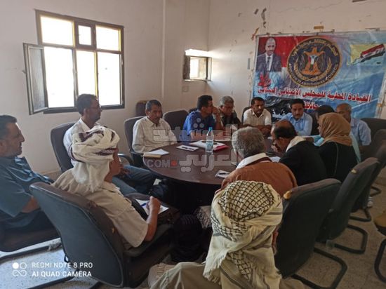 انتقالي أبين يتلقى تقريرين عن نشاط إدارتي الاقتصاد والسياسة