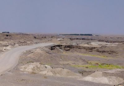 محافظ لحج ينتزع أراضٍ من مالكيها لتوزيعها على شماليين