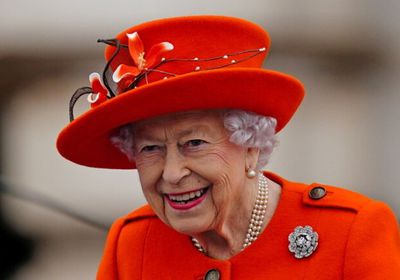  إصابة الملكة إليزابيث بإلتواء في ظهرها