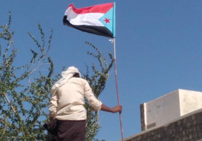 في ذكرى الاستقلال.. مدارس المضاربة ترفع علم الجنوب