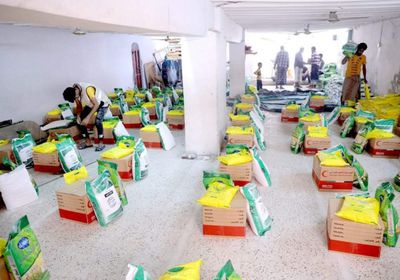 الإمارات توزع 4500 سلة غذائية على أسر حضرموت