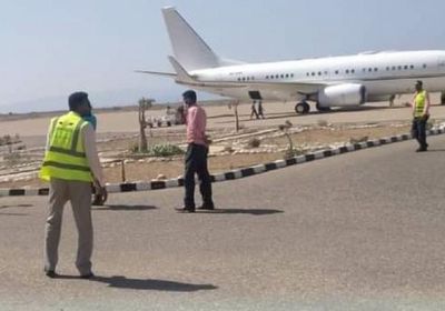 طائرة طبية إماراتية بسقطرى لنقل 4 مرضى للخارج