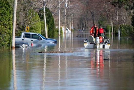  إجلاء آلاف السكان بسبب الفيضانات في كندا