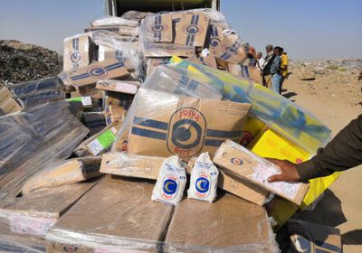 بالصور.. إتلاف شحنة دجاج مستوردة بميناء عدن