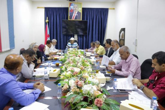 "اقتصادية الانتقالي" تطالب بمنع العشوائيات في محيط مطار عدن