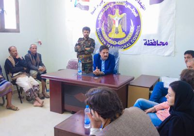 "الحوار الإنساني" يطلع على جرائم الإخوان بشبوة