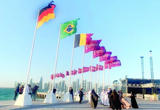 رفع أعلام 7 دول تأهلت للمونديال على كورنيش الدوحة