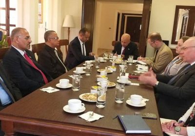 خلال لقائه ليندركينج.. الزُبيدي يدعو لهيكلة الشرعية وإنقاذ الاقتصاد