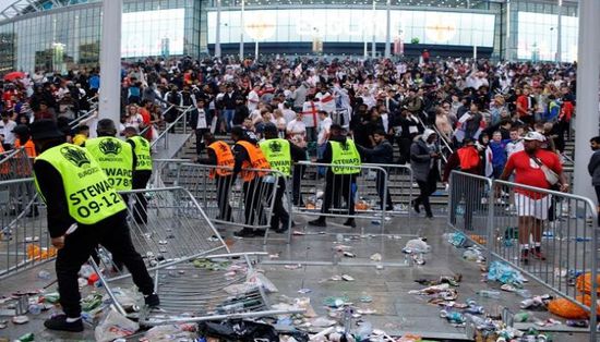 بريطانيا تتمسك بتنظيم كأس العالم رغم "شغب ويمبلي"