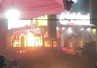 النيران تلتهم مطعما بتعز جراء اشتباكات عصابات إخوانية (صور)