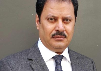 الخميس يكشف صفقة سياسية بين قرداحي وحزب الله