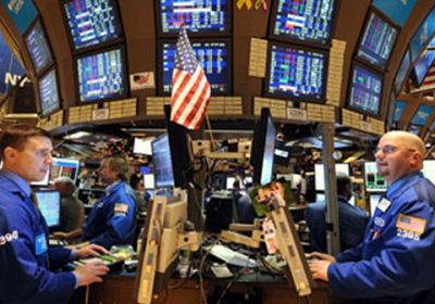 سوق الأسهم الأمريكية يغلق على أداء متباين