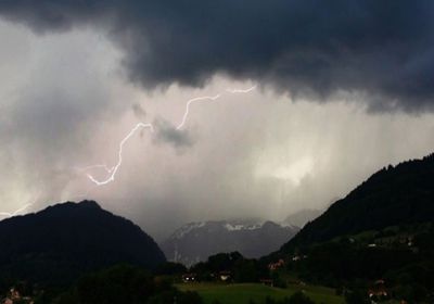 رصد منخفض جوي يتجه لسقطرى