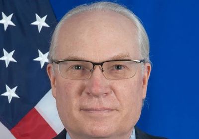 المبعوث الأمريكي يطالب الحوثيين بالإفراج عن موظفي السفارة