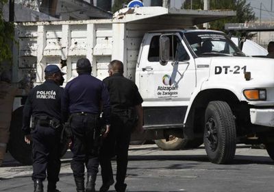 إنقاذ 600 مهاجر داخل مقطورتي شاحنتين بالمكسيك