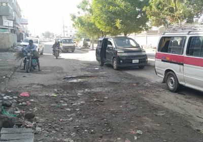 بالصور.. تدهور حالة الطرق في جعار